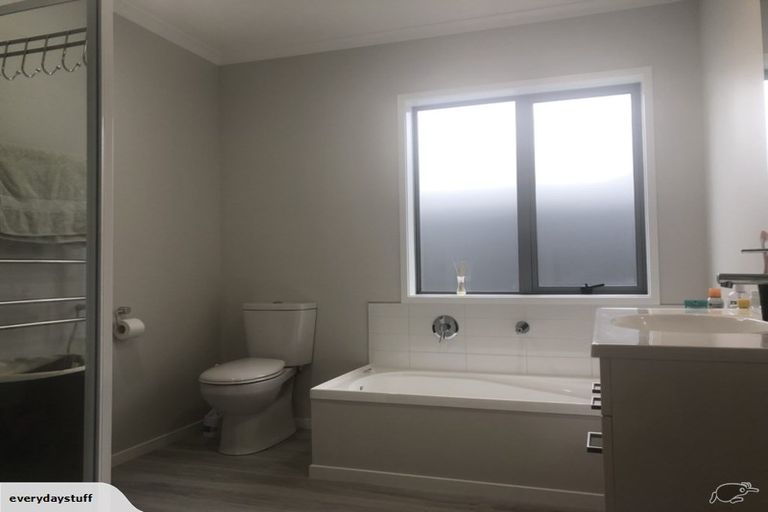 Photo of property in 12 Buddle Road, Wallaceville, Upper Hutt, 5018