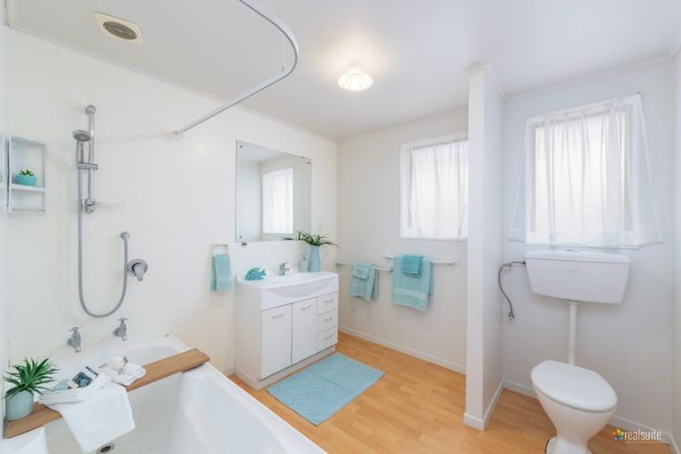 Photo of property in 2/48 Cruickshank Road, Clouston Park, Upper Hutt, 5018