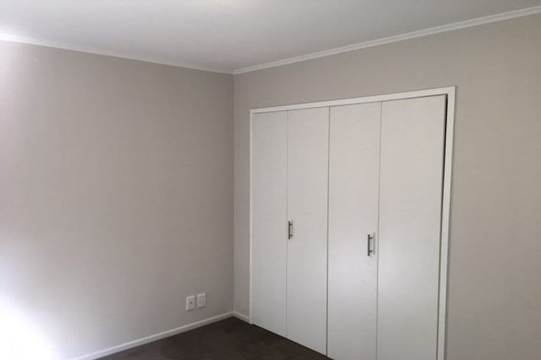 Photo of property in 2/49 Maungaraki Road, Korokoro, Lower Hutt, 5012