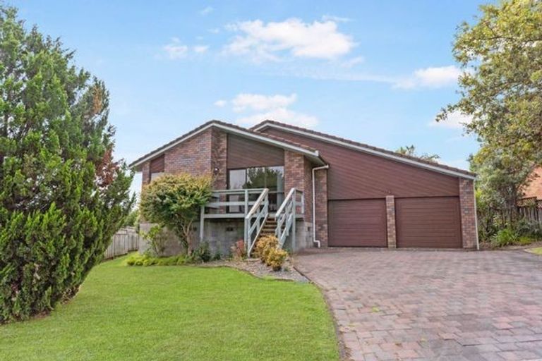 Photo of property in 4 Delisle Place, Windsor Park, Auckland, 0632