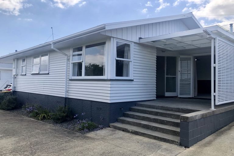 Photo of property in 199 Chivalry Road, Glenfield, Auckland, 0629
