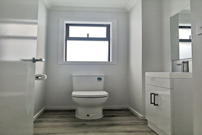 Photo of property in 124b Cambridge Terrace, Fairfield, Lower Hutt, 5011