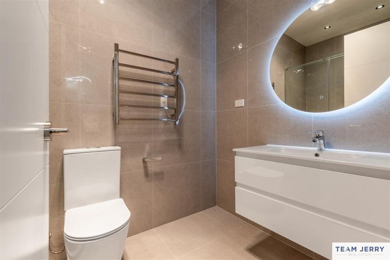 Photo of property in 31 Kuaha Road, Massey, Auckland, 0614