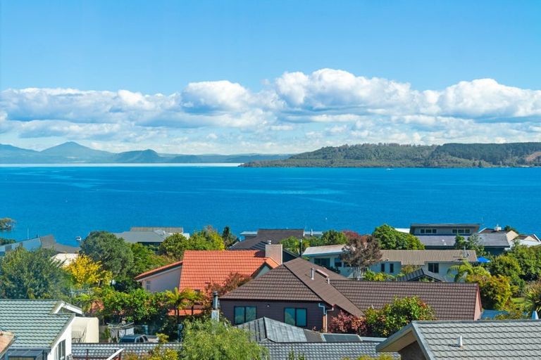 Photo of property in 58 Harvey Street, Waipahihi, Taupo, 3330