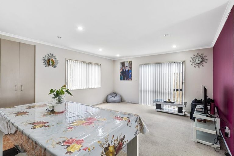 Photo of property in 21 Andover Way, Goodwood Heights, Auckland, 2105