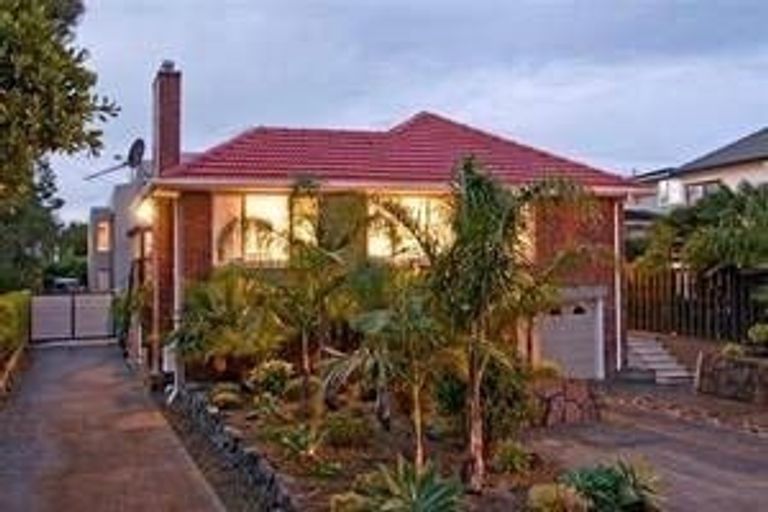 Photo of property in 1 Pine Ridge Terrace, Hauraki, Auckland, 0622