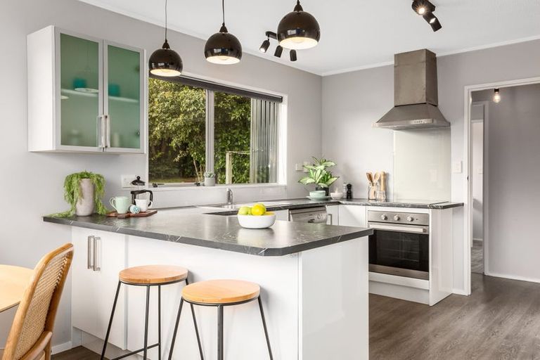 Photo of property in 40 Omapere Street, Whitby, Porirua, 5024