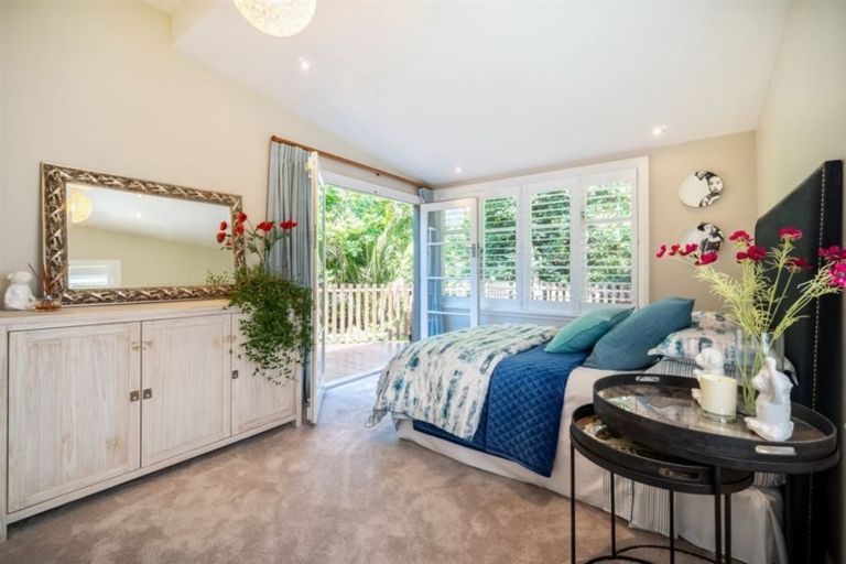 Photo of property in 55 Pupuke Road, Birkenhead, Auckland, 0627