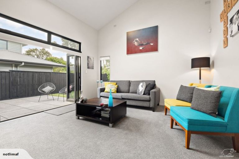 Photo of property in 48a Picasso Drive, West Harbour, Auckland, 0618