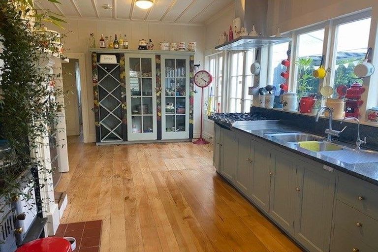 Photo of property in 8 Dodson Avenue, Milford, Auckland, 0620