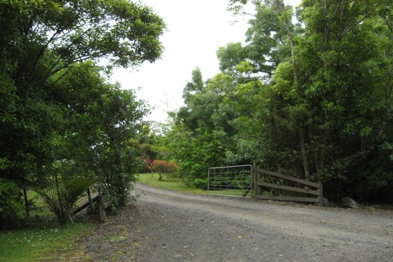 Photo of property in 124 Hinau Road, Waimauku, 0881