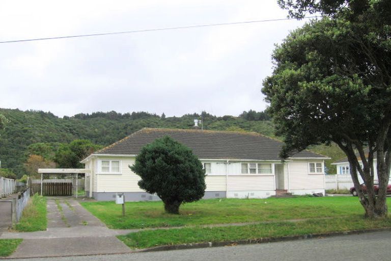 Photo of property in 27 Lockwood Crescent, Taita, Lower Hutt, 5011