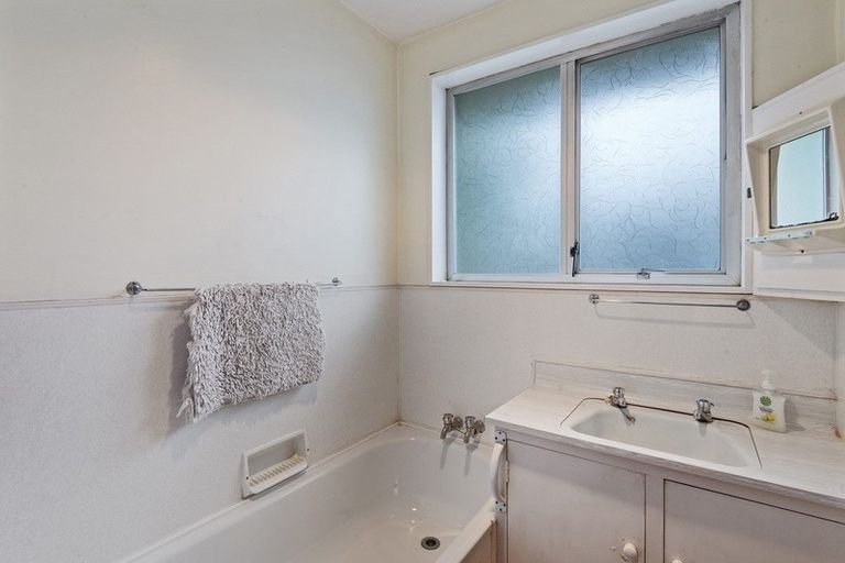 Photo of property in 2/272 Main North Road, Redwood, Christchurch, 8051