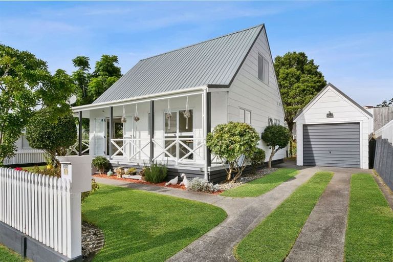 Photo of property in 11 Te Ngaere Place, Merrilands, New Plymouth, 4312