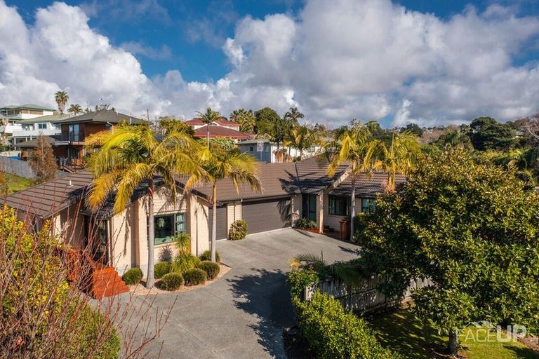 Photo of property in 13 Hobie Court, West Harbour, Auckland, 0618