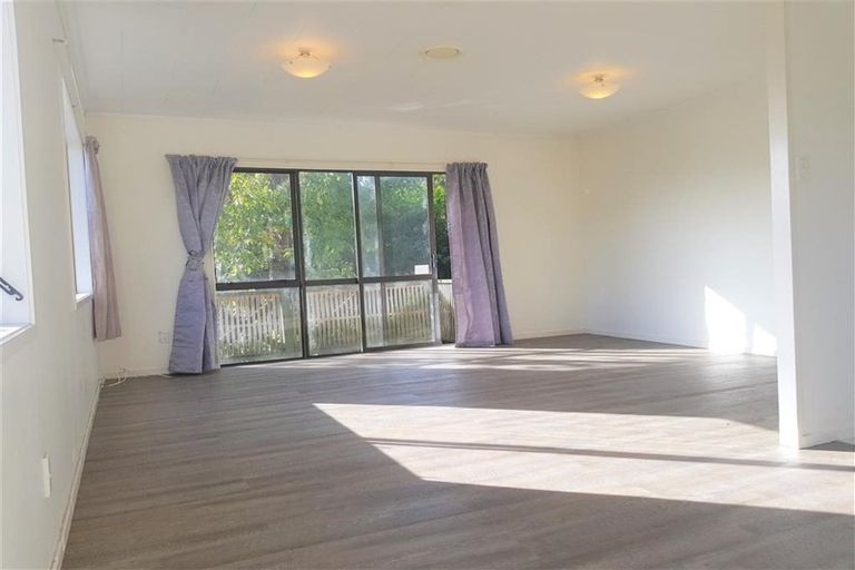 Photo of property in 2/21 Walnut Lane, Browns Bay, Auckland, 0630