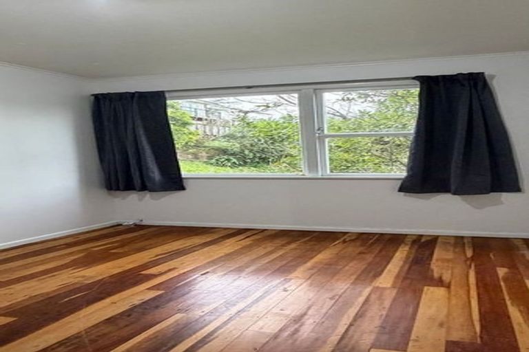 Photo of property in 147 Ruskin Road, Newlands, Wellington, 6037