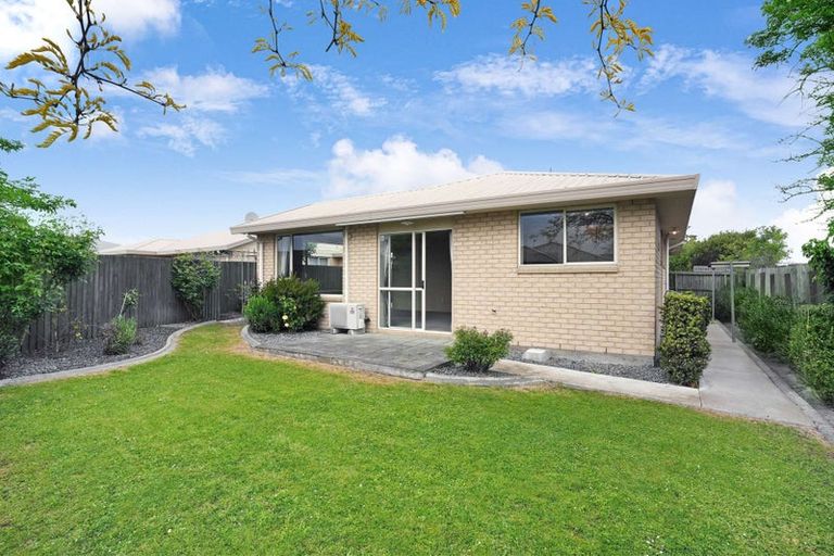 Photo of property in 2/8 Thistledown Place, Woolston, Christchurch, 8062