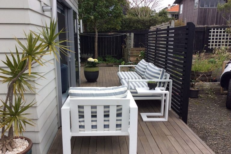 Photo of property in 15 Old Lake Road, Narrow Neck, Auckland, 0624