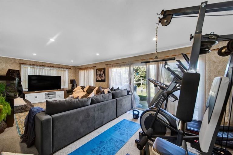 Photo of property in 15 Clifford Street, Hawera, 4610