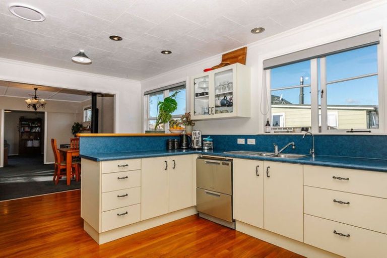 Photo of property in 17 Smith Street, Dannevirke, 4930