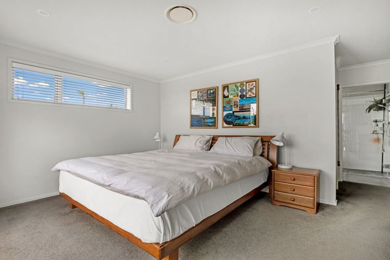 Photo of property in 18 Kaipara Lake Road, South Head, Helensville, 0874