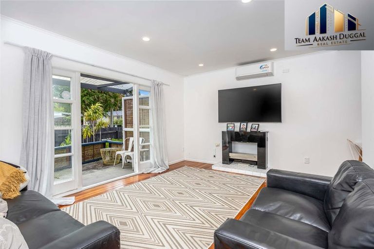 Photo of property in 1c Kuaka Place, New Lynn, Auckland, 0600