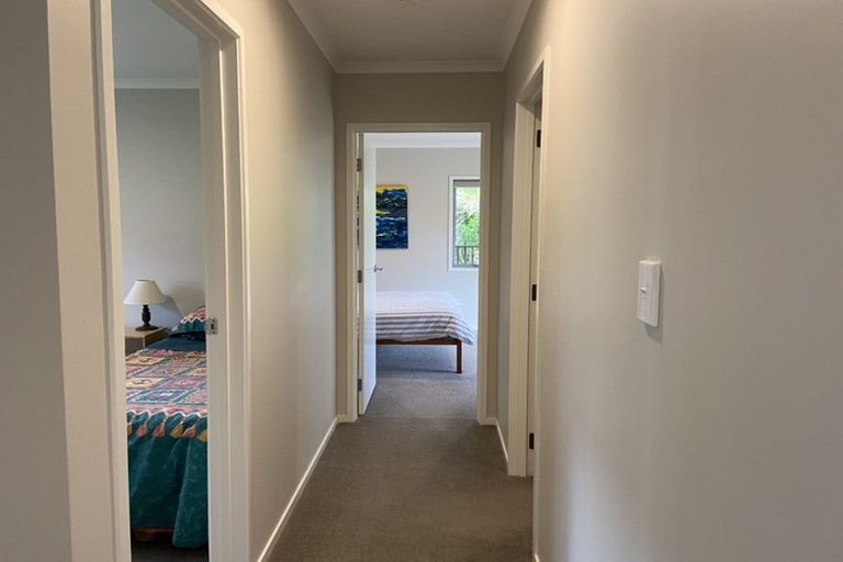 Photo of property in 20 Messenger Terrace, Oakura, 4314