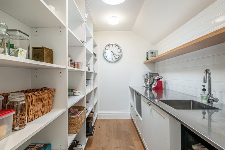 Photo of property in 36 Old Lake Road, Narrow Neck, Auckland, 0624