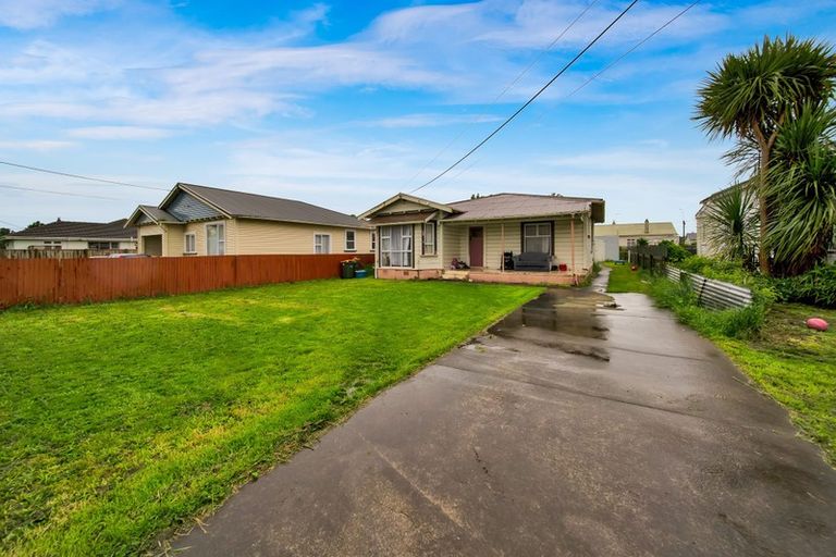 Photo of property in 3 Argyle Street, Hawera, 4610