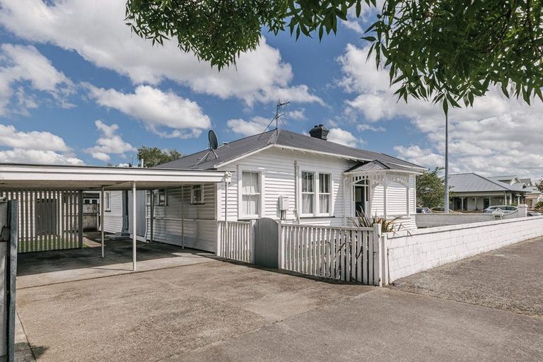 Photo of property in 74 Chelwood Street, Takaro, Palmerston North, 4412