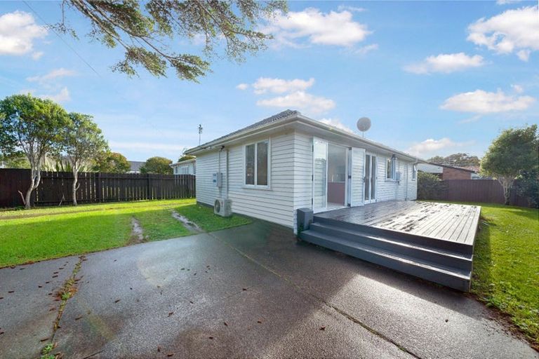 Photo of property in 79 Godley Road, Green Bay, Auckland, 0604