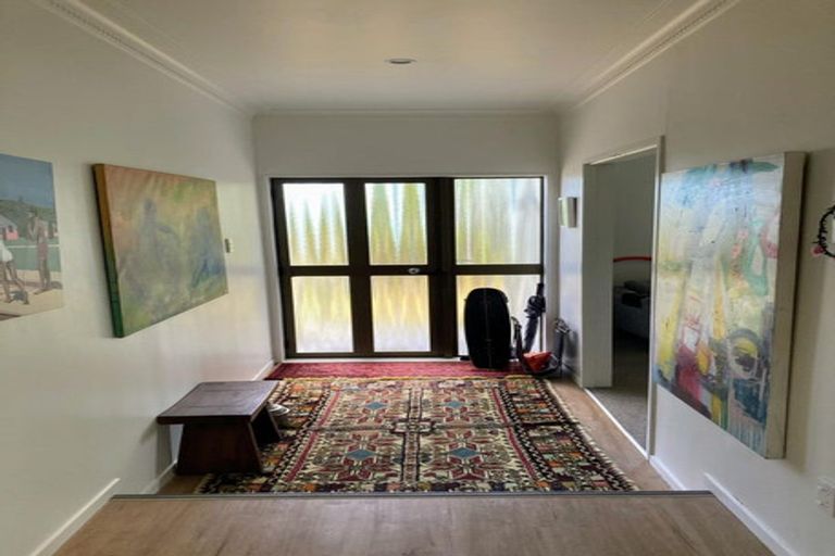 Photo of property in 5 Pendene Place, Forrest Hill, Auckland, 0620