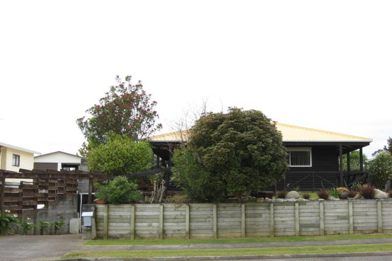 Photo of property in 116 Riversdale Drive, Merrilands, New Plymouth, 4312