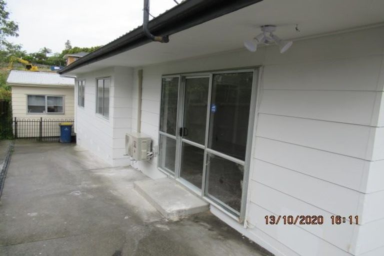Photo of property in 15 Fernhaven Place, Massey, Auckland, 0614