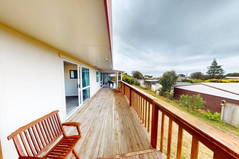 Photo of property in 3 Norna Grove, Waikawa Beach, Levin, 5573