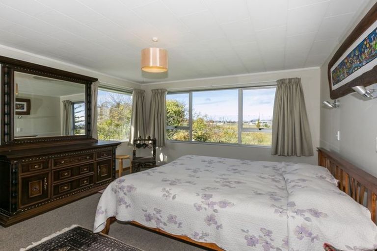 Photo of property in 63 Oak Road, Poraiti, Napier, 4112