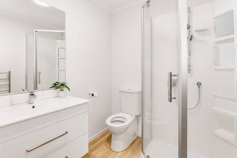 Photo of property in 2/9 Surrey Street, Tawa, Wellington, 5028