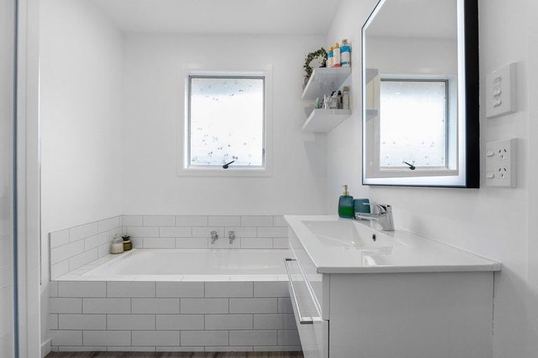 Photo of property in 500c Harewood Road, Harewood, Christchurch, 8051