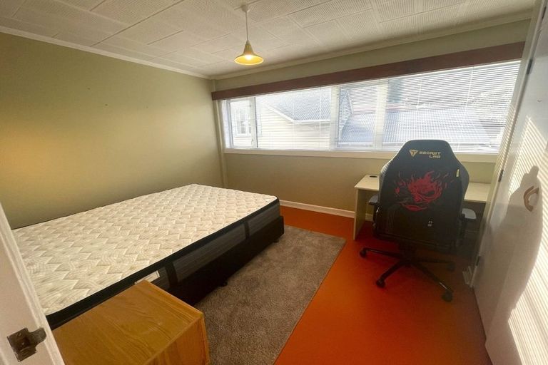 Photo of property in Victoria Court, 8/4 Queen Street, Mount Victoria, Wellington, 6011