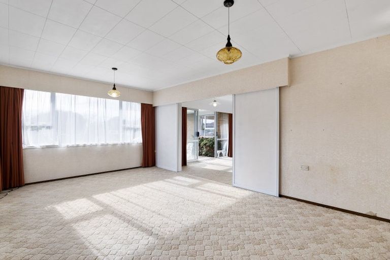 Photo of property in 8 Warren Place, Frankleigh Park, New Plymouth, 4310