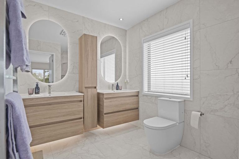 Photo of property in 114 Fairview Avenue, Fairview Heights, Auckland, 0632