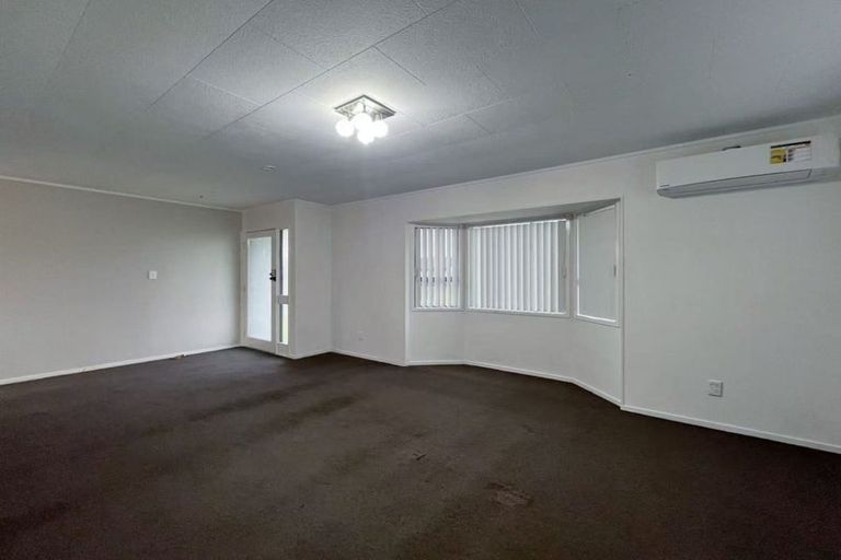 Photo of property in 3 Rukumoana Place, Clendon Park, Auckland, 2103