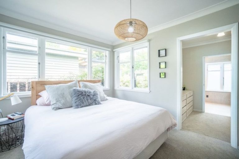 Photo of property in 579 Featherston Street, Roslyn, Palmerston North, 4414