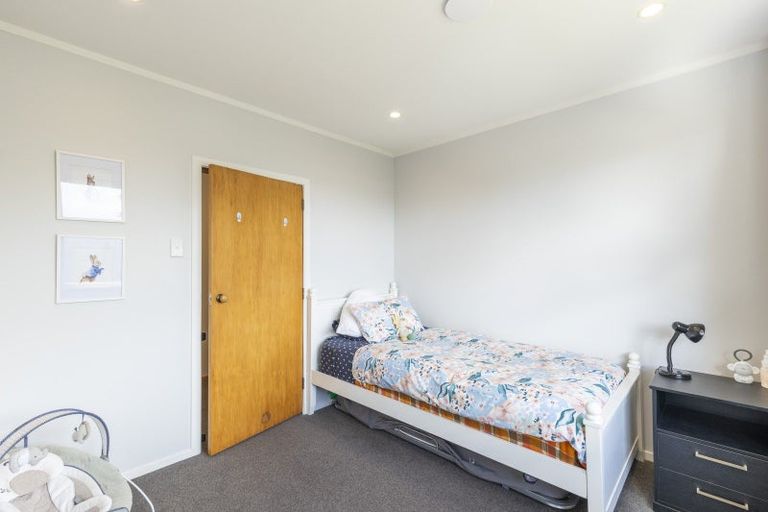 Photo of property in 15 Tarahua Road, Vogeltown, New Plymouth, 4310