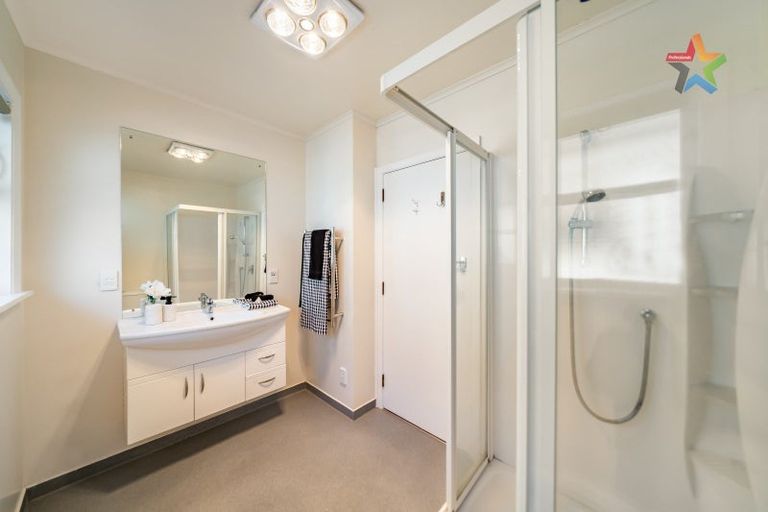 Photo of property in 9 The Square, Manor Park, Lower Hutt, 5019