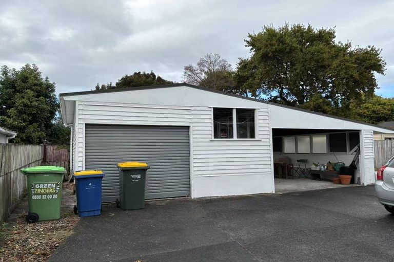 Photo of property in 6 Hereford Street, Te Atatu Peninsula, Auckland, 0610