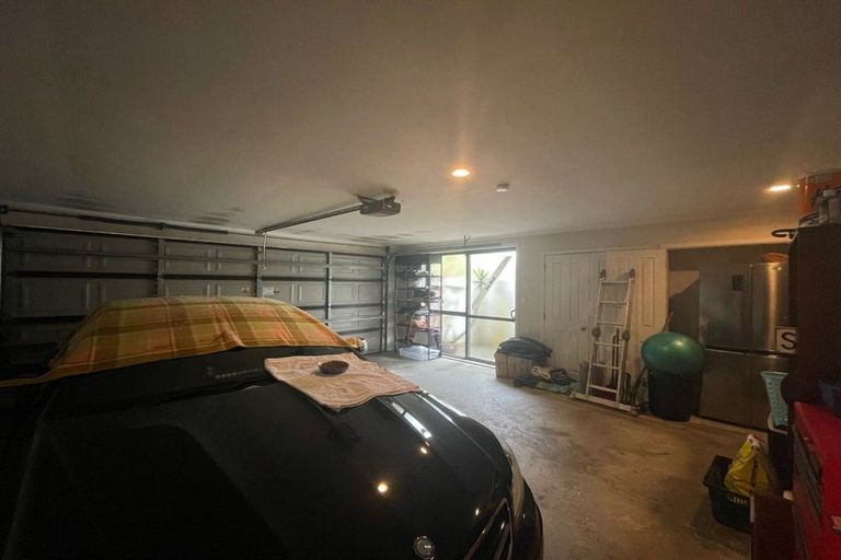 Photo of property in 8 Mt Lebanon Crescent, The Gardens, Auckland, 2105