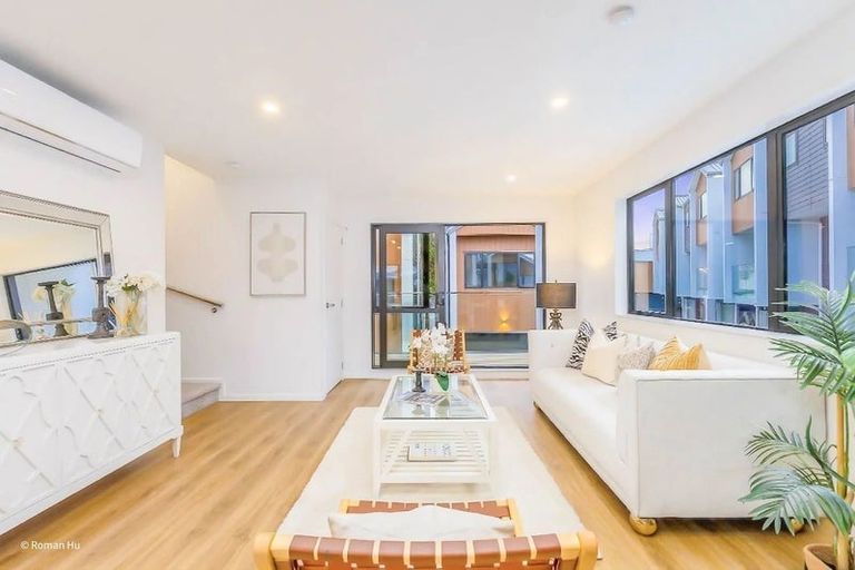 Photo of property in 8/6 Woodhouse Place, West Harbour, Auckland, 0618