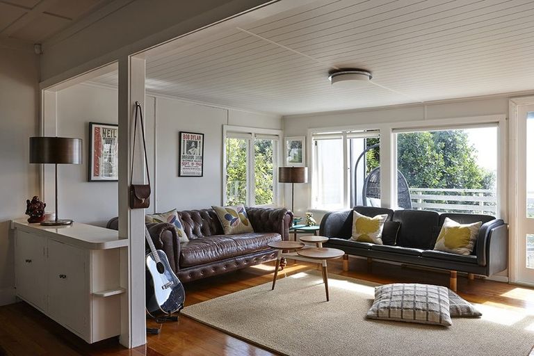 Photo of property in 72 Garden Road, Piha, New Lynn, 0772